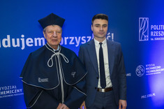 Od lewej: prof. K. Matyjaszewski, prof. P. Cmielarz
