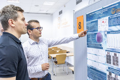 Od lewej: dr hab. inż. Maciej Kisiel, prof. PRz (członek Komisji Konkursowej); mgr inż. Filip Tenerowicz,