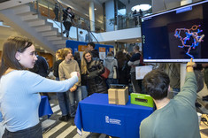 Uczestnicy Seminarium na stoiskach  Kół Naukowych